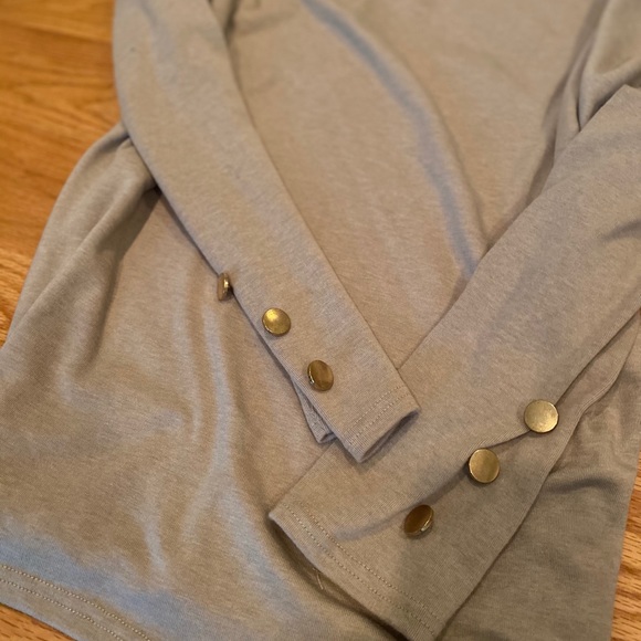 NEW off shoulder button sweater - Picture 5 of 8